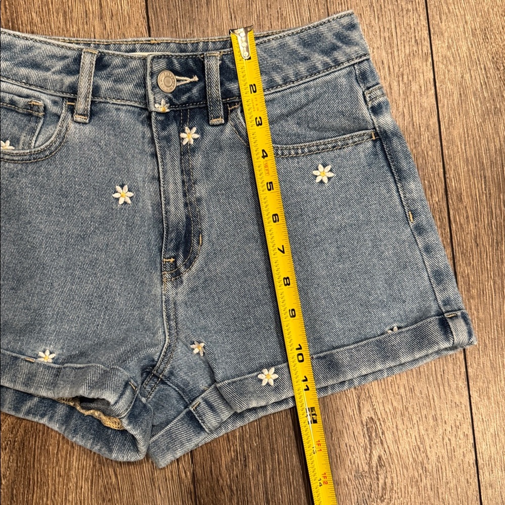 Flowered jean shorts - Picture 9 of 10